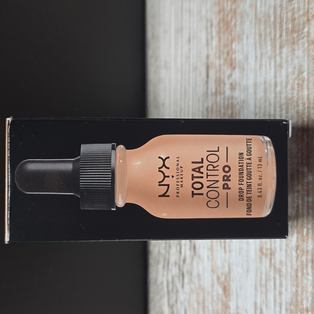 NYX Total Control Pro Foundation - Light